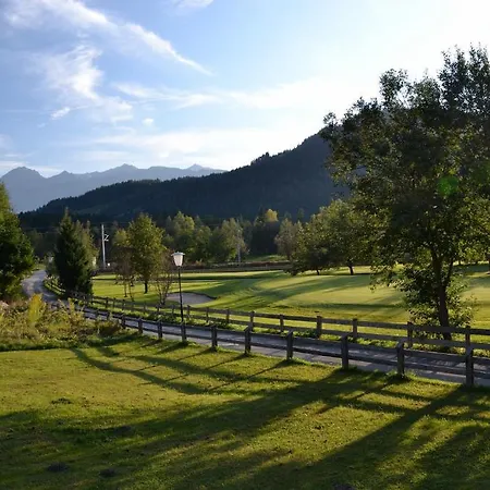 Seefeld Alpine Hideaway דירה *